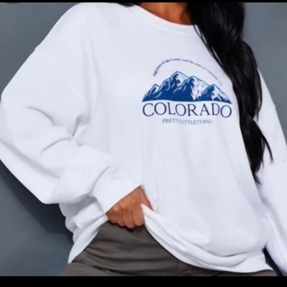 PrettyLittleThing Tops - PrettyLittleThing White Colorado Mountains Oversized Sweatshirt Women's M